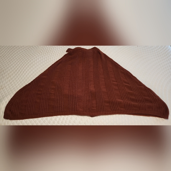 Cape - Picture 3 of 6